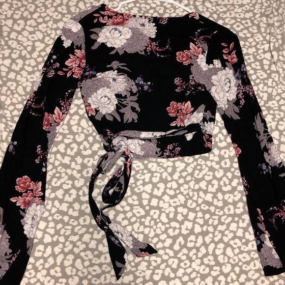 Pacsun Wrap Around Crop Top - Picture 3 of 3